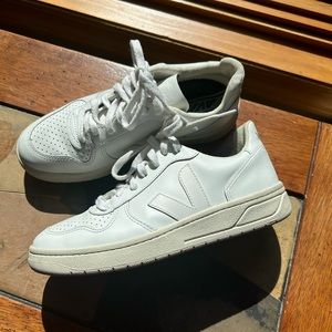 Veja V-10 Low-Top Sneakers Size 5 White